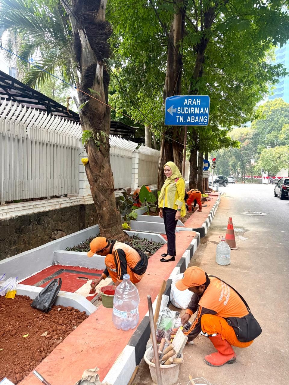 Lurah Kuningan Timur Tinjau Langsung Progres Penataan Kawasan Triwulan-III di Jl. Denpasar Raya