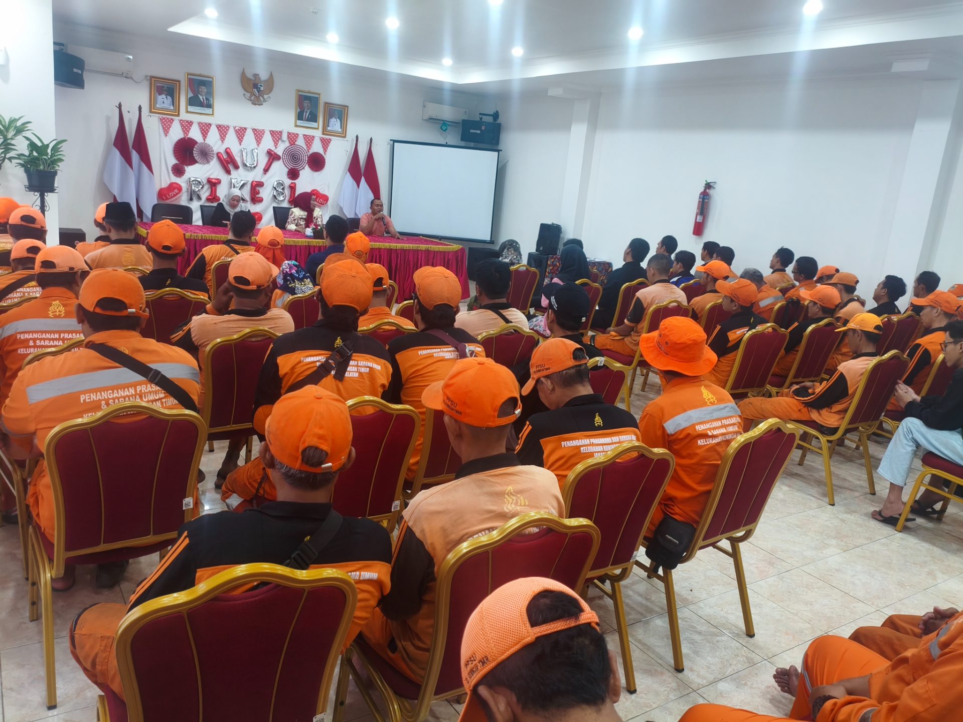 Kelurahan Kuningan Timur Laksanakan Pembinaan dan Evaluasi Kinerja PPSU